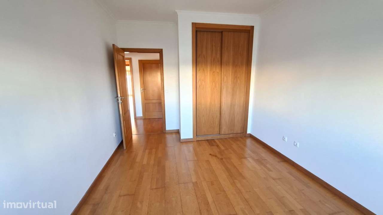 Apartamento T3 com 155m2, arrecadação e lugar  estacionamento Montijo.-7