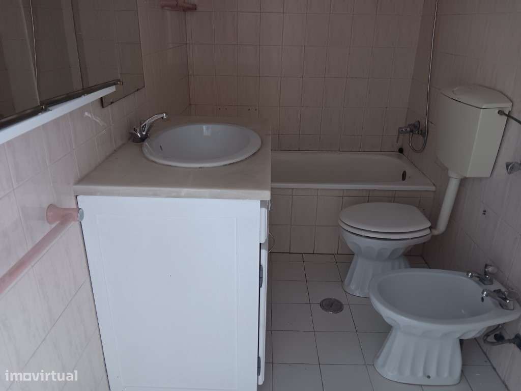 T1 Magoito com varanda e parqueamento-4