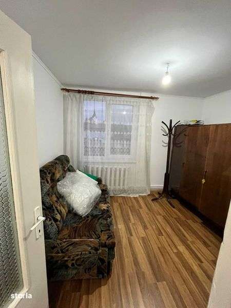 Inchiriez apartament 3 camere decomandate, central, BCR, Targu Neamt - Imagine principală: 5/8