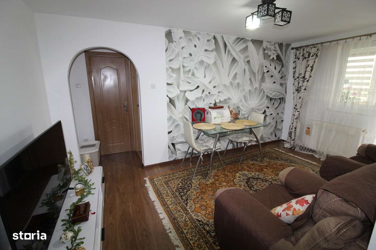 Vând apartament 3 camere în Hunedoara, zona Micro1-T. Vuia, 44mp - Imagine principală: 2/11