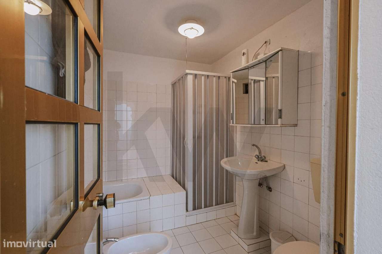 MORADIA  ESPAÇO EXTERIOR  E ZONA DE ESTACIONAMENTO PRIVATIVO-30