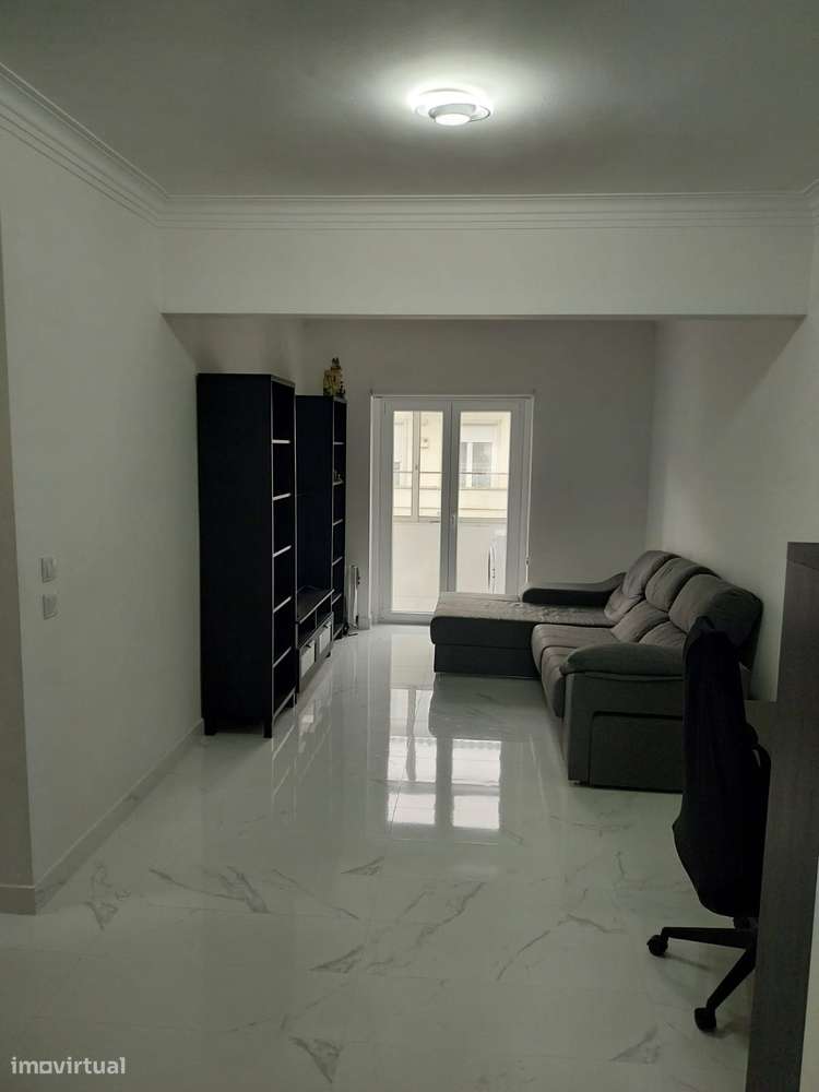 Apartamento T2 totalmente remodelado em Algés para arrendamento - Grande imagem: 3/20