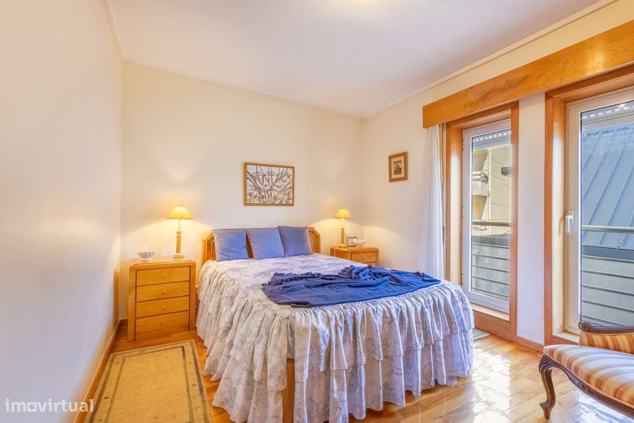 Apartamento T3, prédio com elevador e garagem!-19