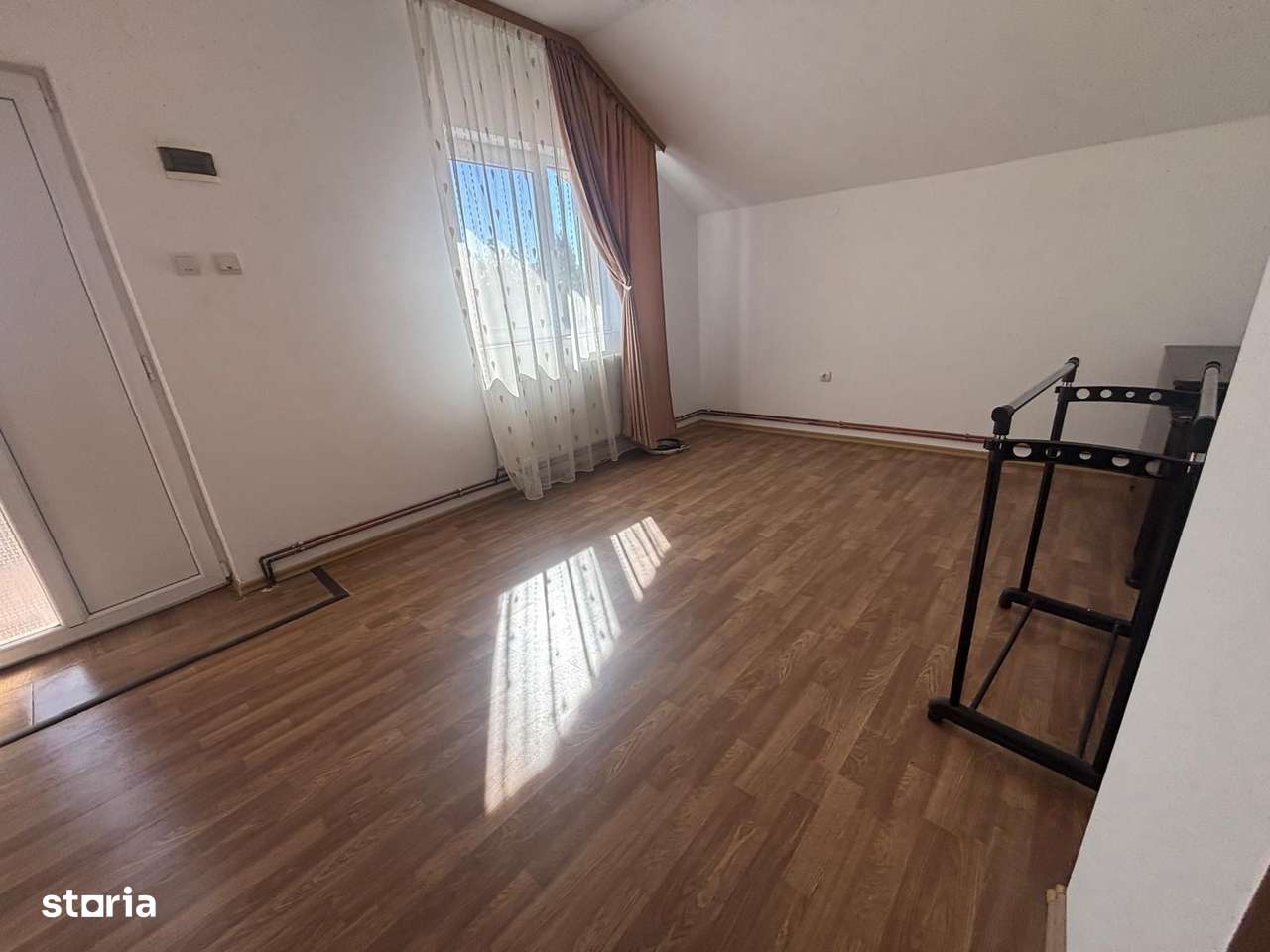 Vila cu 6 camere, din 2000, in Tomesti-8