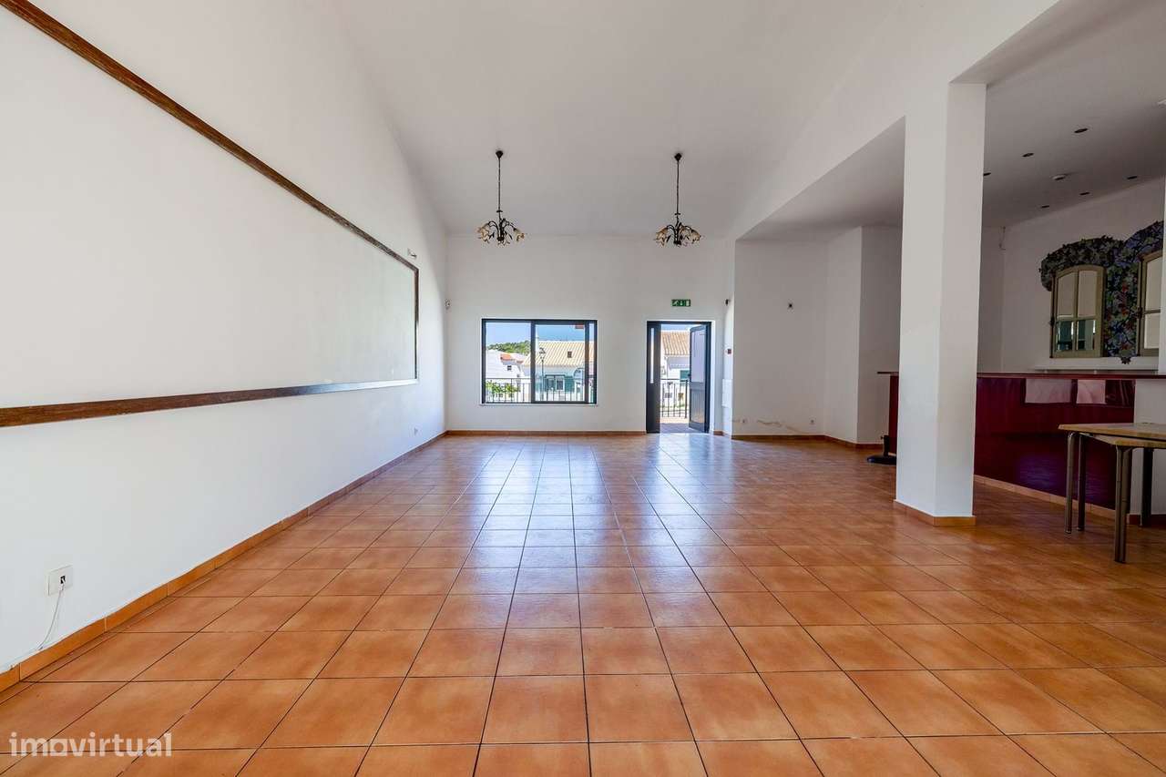 EXCELENTE ESPAÇO COMERCIAL EM ZONA ESTRATÉGICA EM ESPICHE, LAGOS - Grande imagem: 5/26