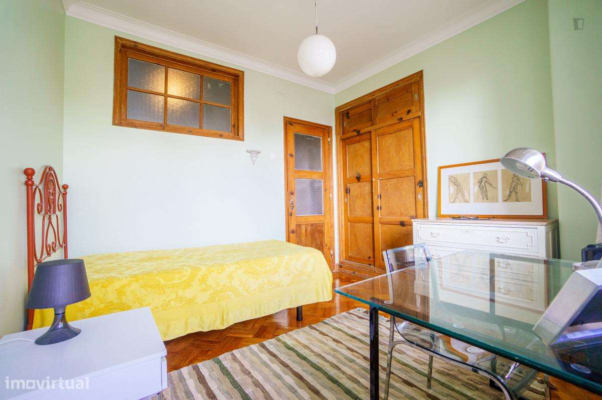 Quarto - localizado em Roma-Areeiro Lisbon - Grande imagem: 5/10