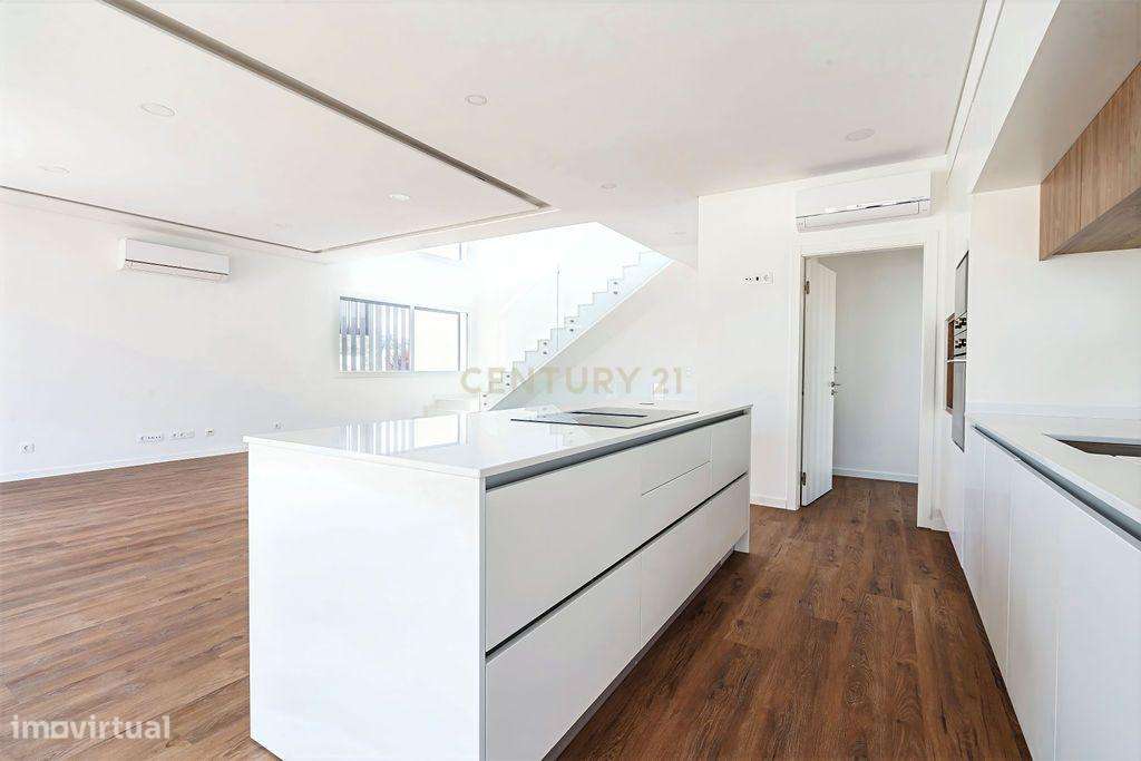 Moradia T4+1 de Luxo - Sobreda - Charneca de Caparica-9