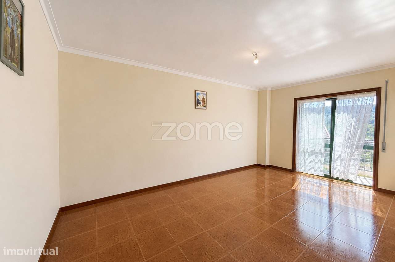 Apartamento T3 no Centro de Salto (Montalegre)-13