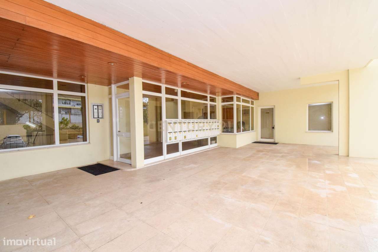 T2 com varanda, garagem e arrecadação – Cascais | Rua João Infante-31