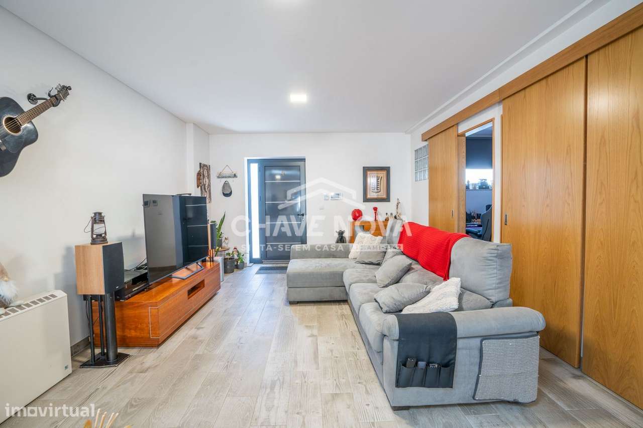 Moradia Geminada V4+1 Renovada em Canidelo - Grande imagem: 4/23