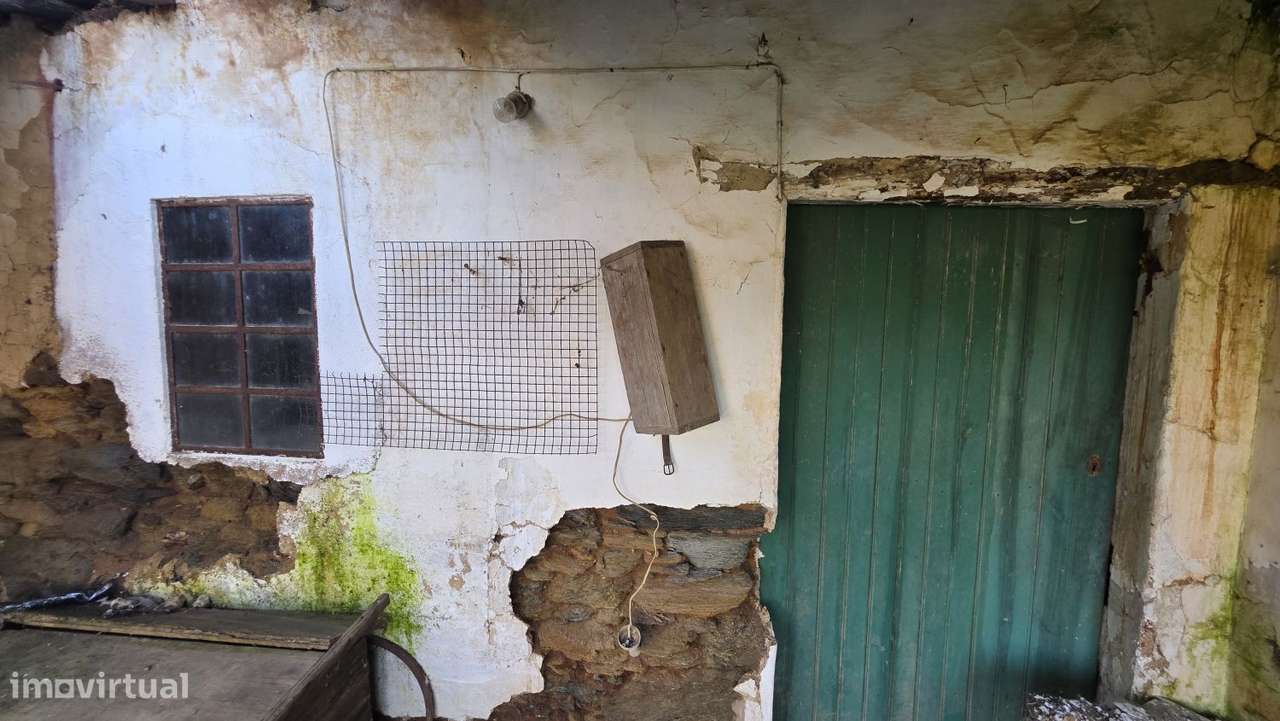 Moradia para restaurar, com terreno, perto de Ferreira do Zêzere-38