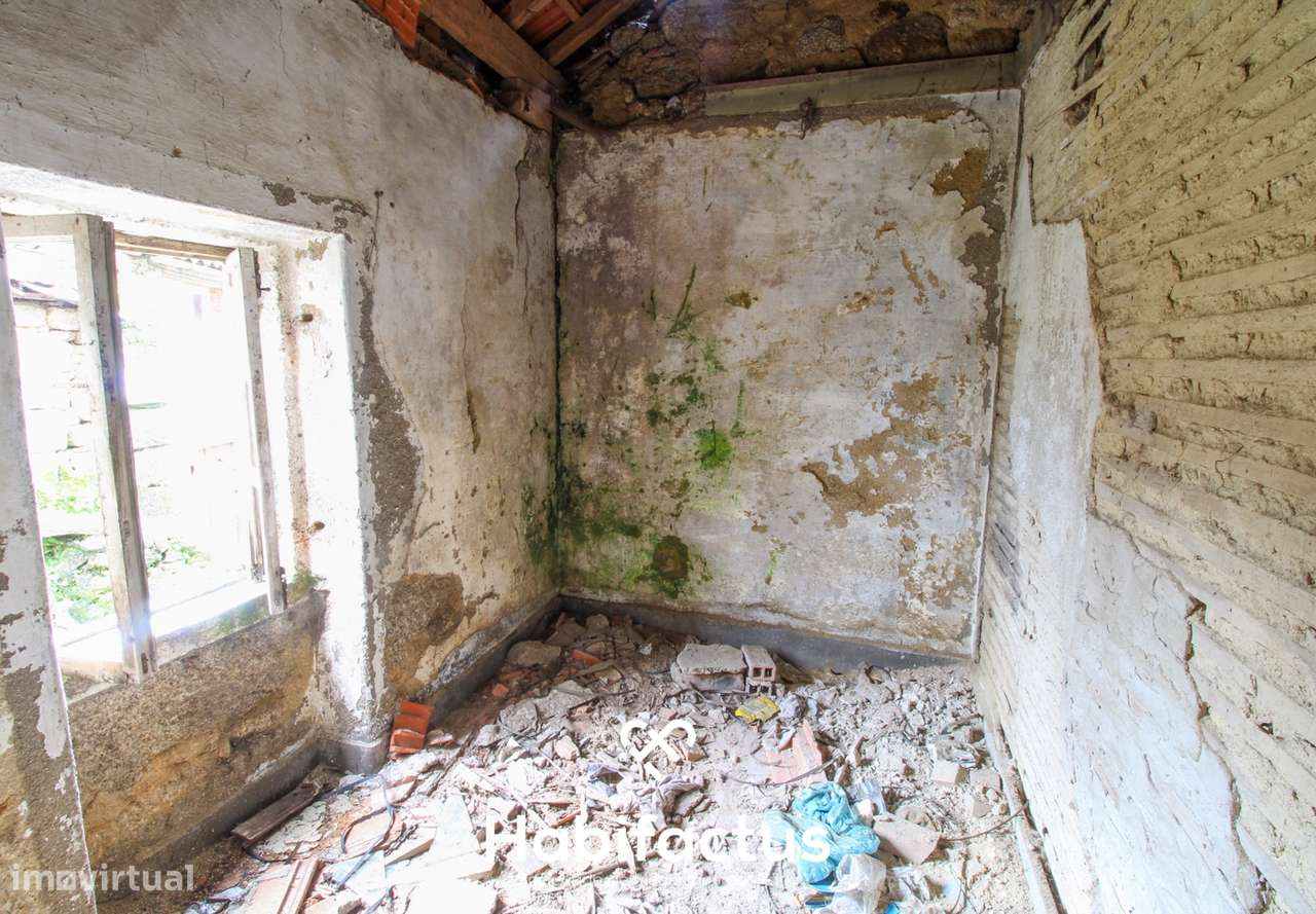 Duas Moradias para Remodelação em Coelhoso, Tondela-24