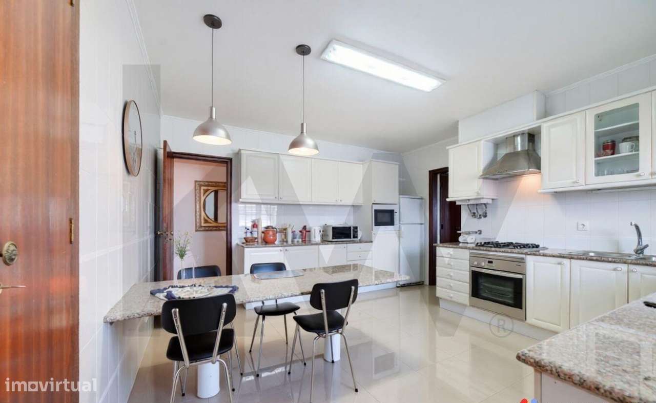 Moradia com Piscina e Campo de Ténis - Grande imagem: 4/60