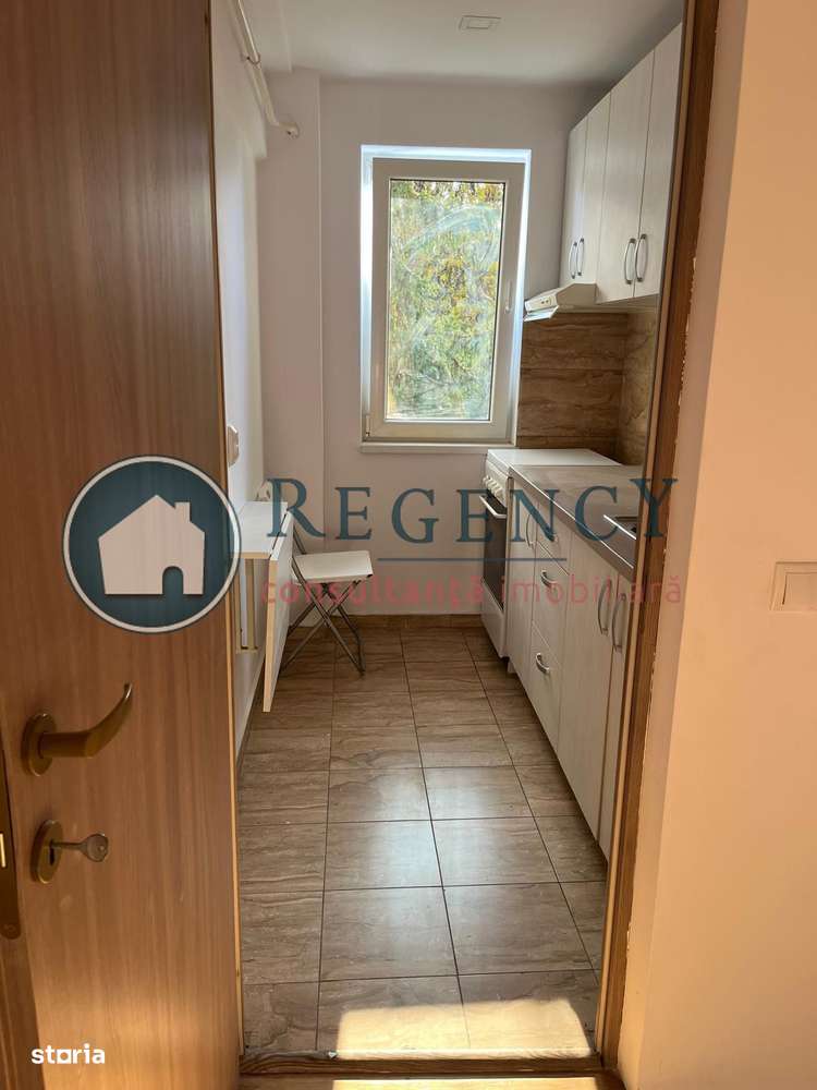 Liber, renovat, în bloc reabilitat, 3 camere la pret de 2-6