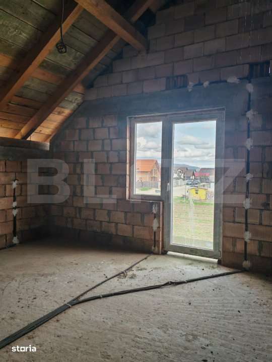 Casa la rosu de vanzare in Vulcan - Brasov - Imagine principală: 5/19