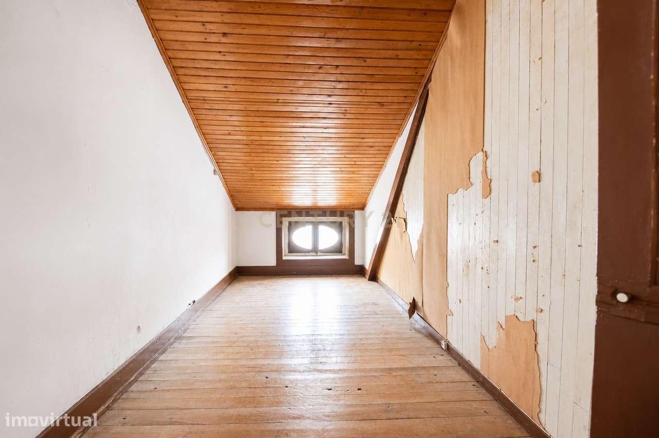 Apartamento 4 na Rua da Sofia — História, centralidade e potencial de-9