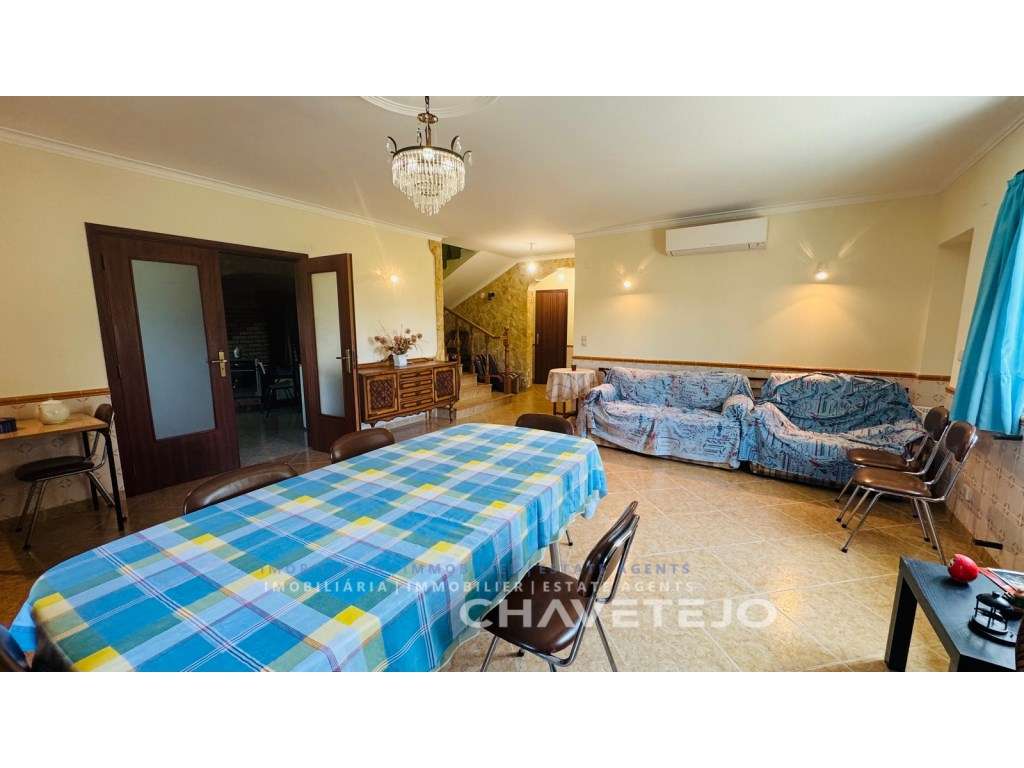 Quintinha T4 com Amplas zona para Oficinas, Terreno Plano e Enorme ...-21