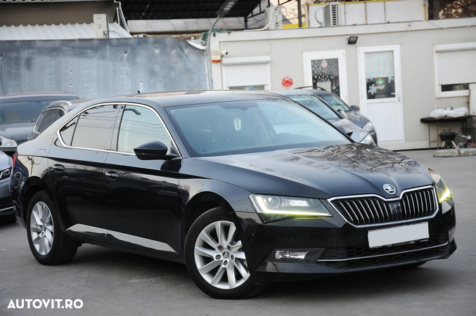 Skoda Superb 2.0 TDI DSG Premium Edition - 1