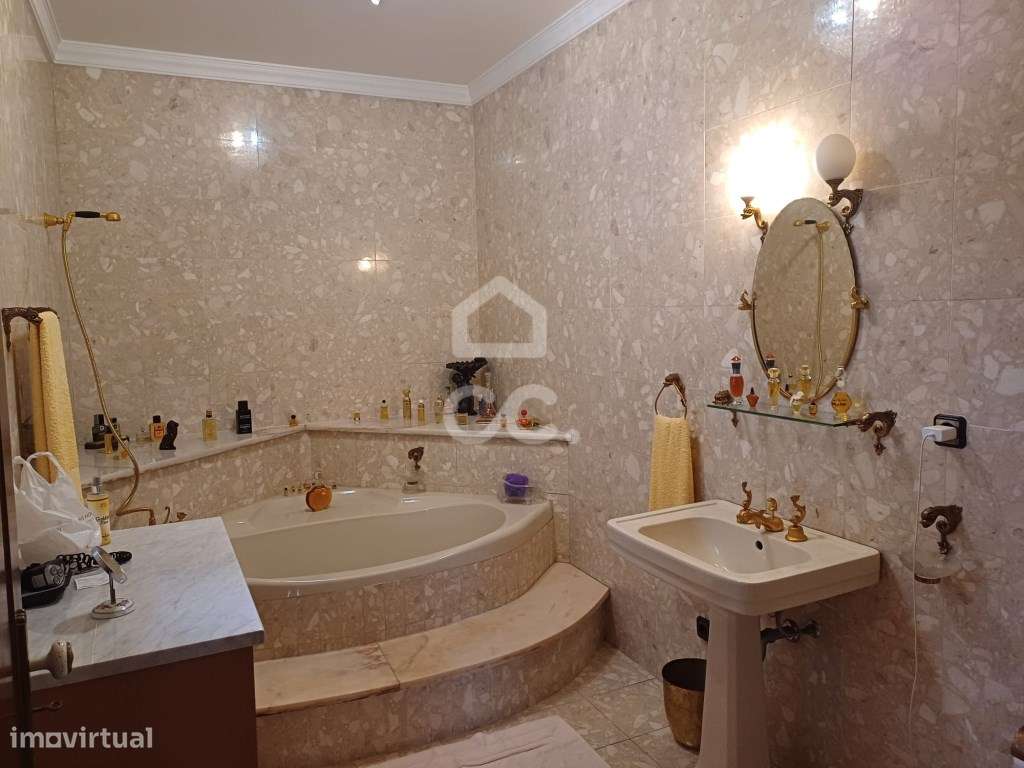 Moradia Bi-familiar T5+T2 em Palmeira, Santo Tirso-10