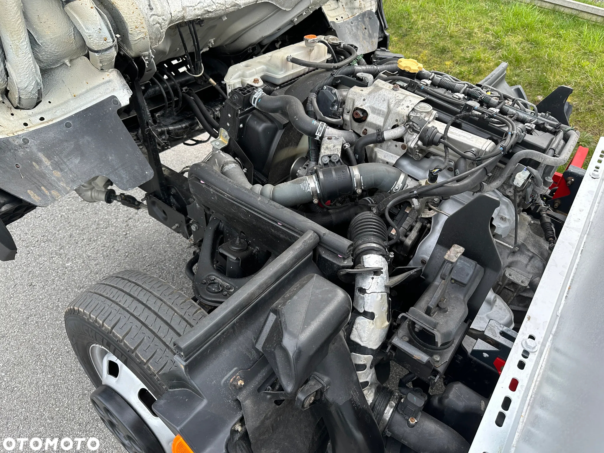 Nissan CABSTAR NT400 35.14 2,5 DCI Kipper Wywrotka Pod HDS Koła 16&quot; Wzmocniony - 17