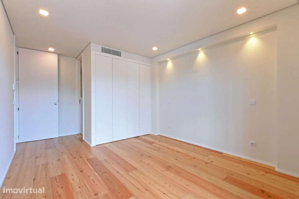 T2 Creixomil - Excelente Construção - Grande imagem: 3/7