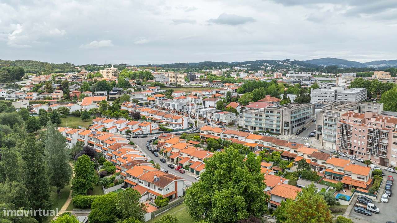 Moradia T3 em banda no centro da cidade de Famalicão-30