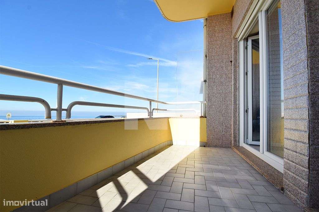 Apartamento T3 | 1ª Linha de Mar | Árvore-9
