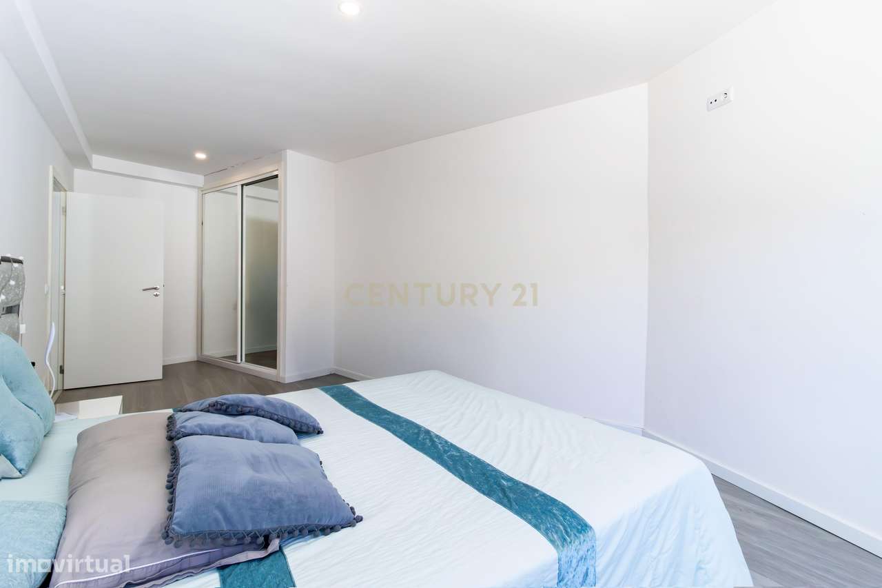 Excelente T2 térreo  com Áreas Amplas e Garagem - Grande imagem: 5/17