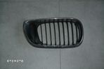 BMW E46 KRATKA ATRAPA GRILL NERKA PRAWA 70305500 - 1