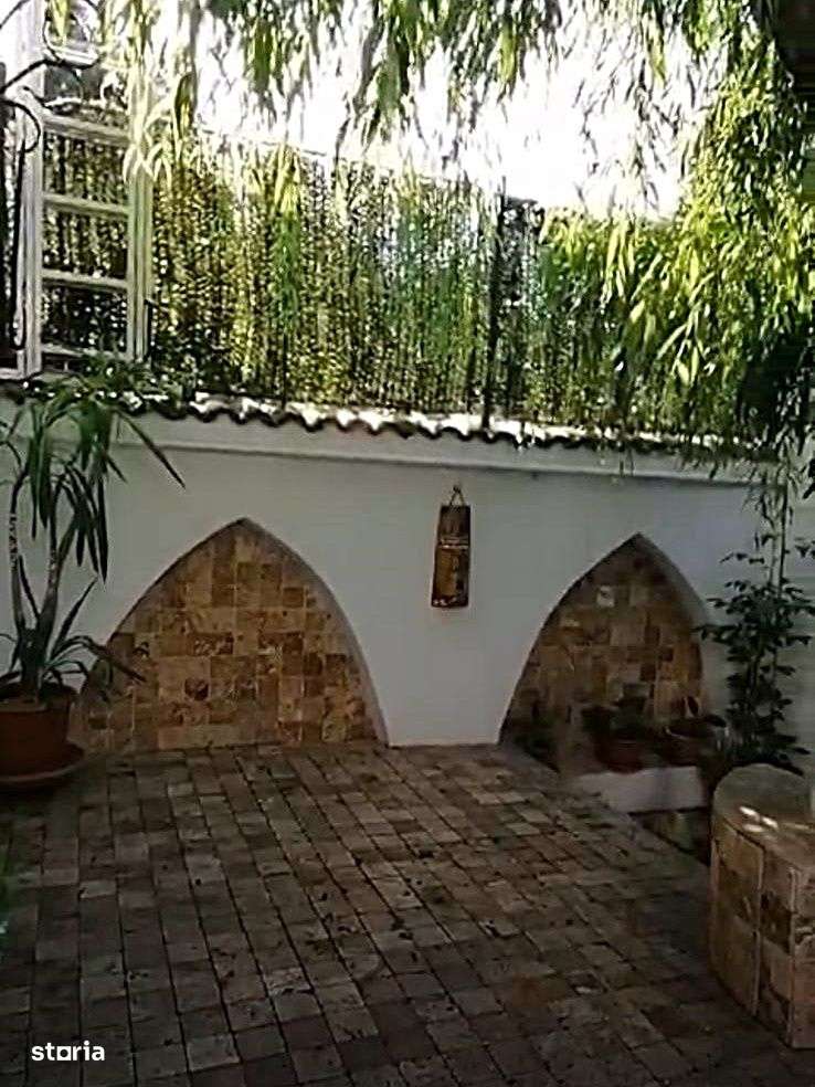 Vanzare casa renovata 2 camere curte intrare separata foisor Cotroceni-7