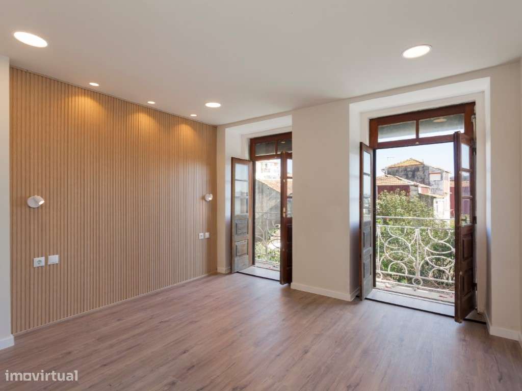 Oportunidade no Centro Histórico | T1 totalmente renovado - Grande imagem: 2/20