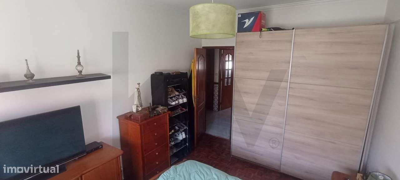 Apartamento T2 na Encosta do Sol – Luminosidade, Arrumação e Potencial-11