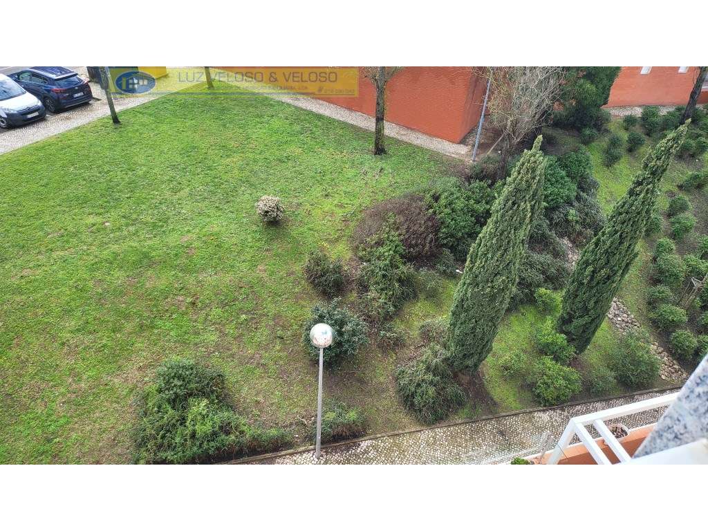 T1 com boas áreas, 2 lugares de parqueamento e arrecadação-36