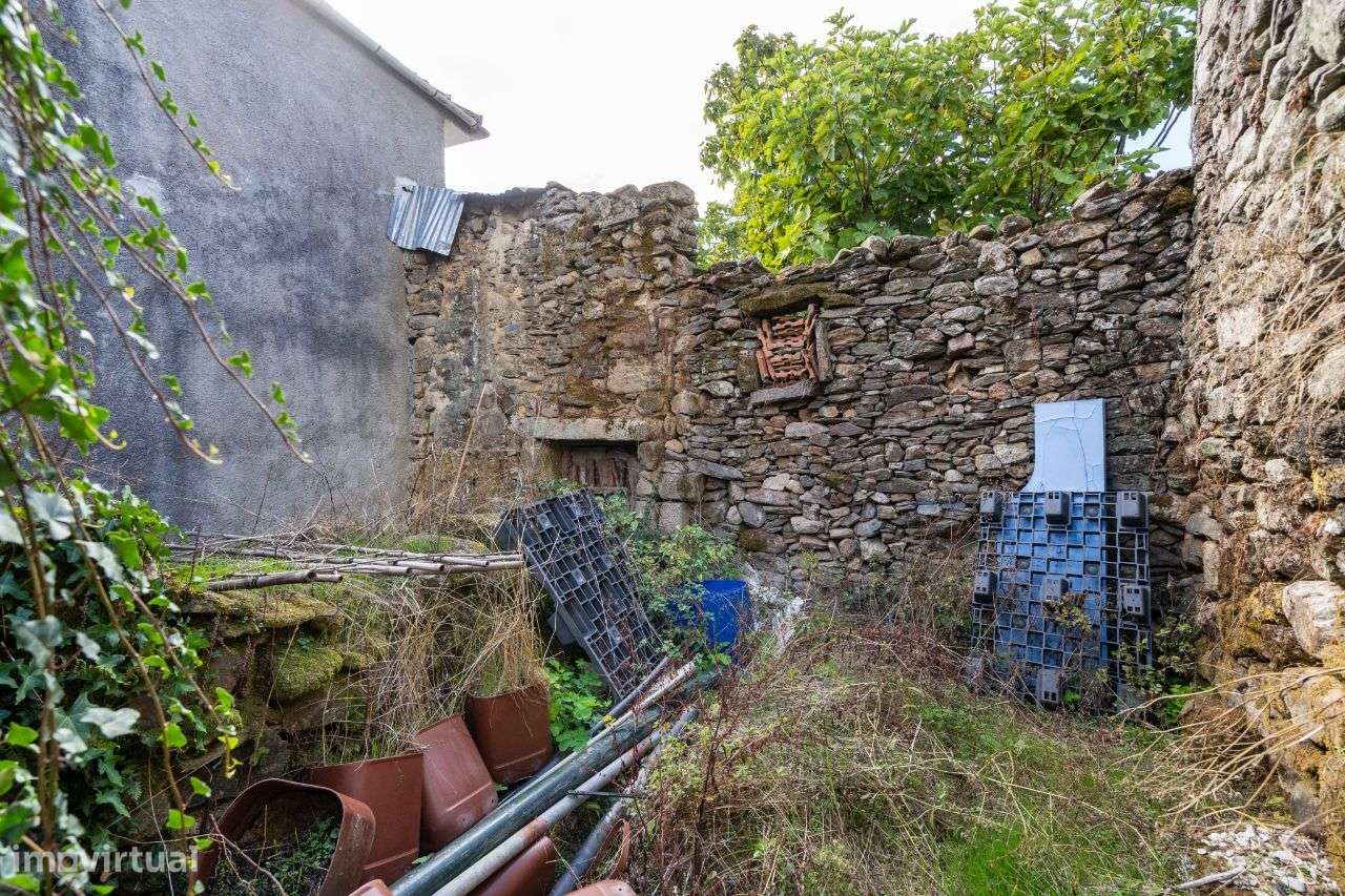 Conjunto de 4 moradias em Borbelinha, Adoufe - Vila Real-24