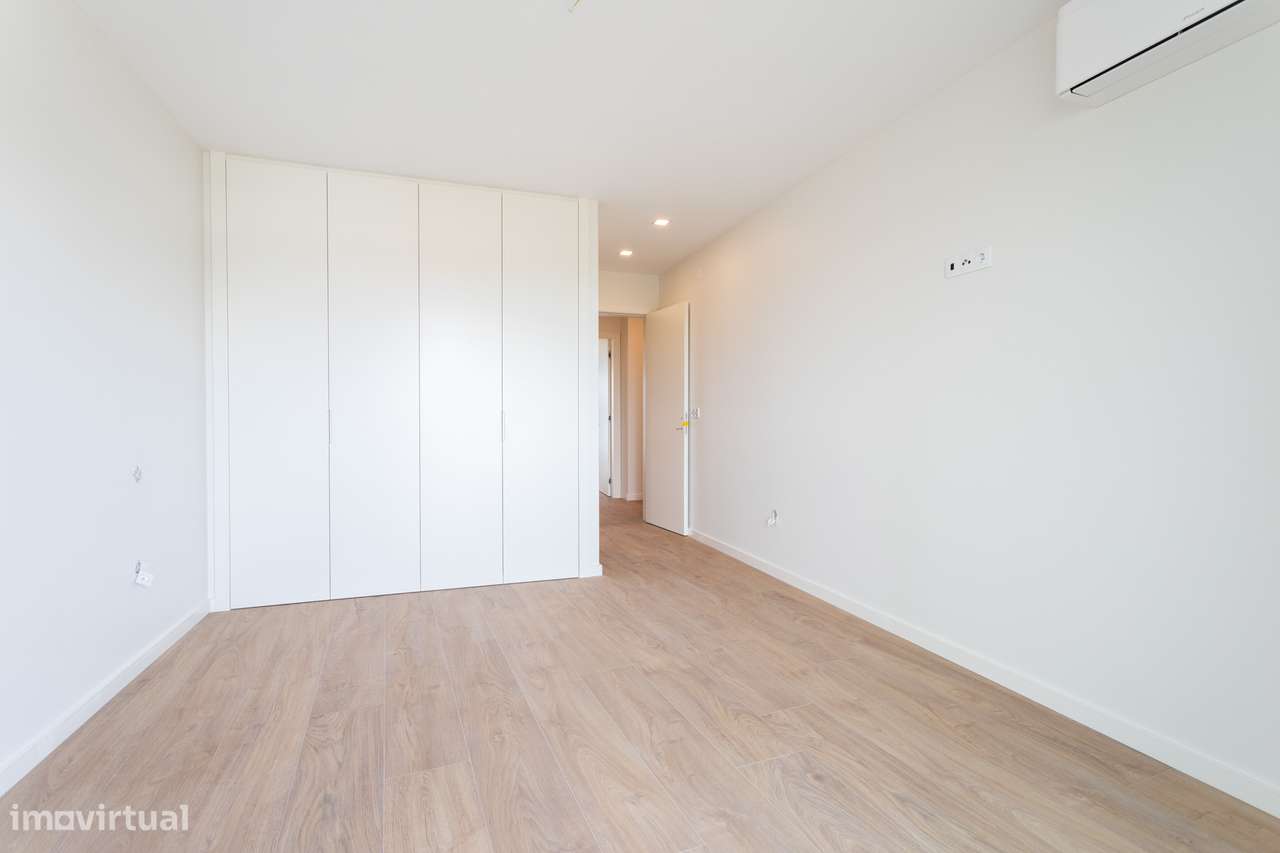 Apartamento T3 Novo a Estrear | 3 Suites | Vista Rio | Garagem Box | C-40