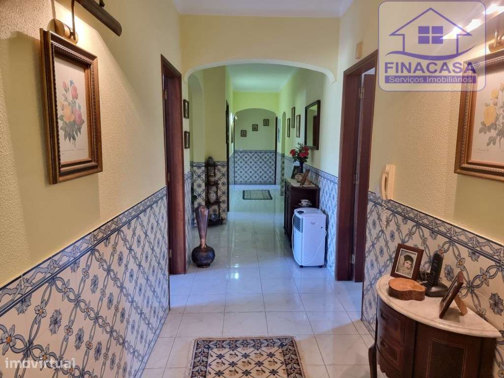 Moradia T4 isolada inserida em terreno com 5000m2 - Camarral (Palmela) - Grande imagem: 4/44