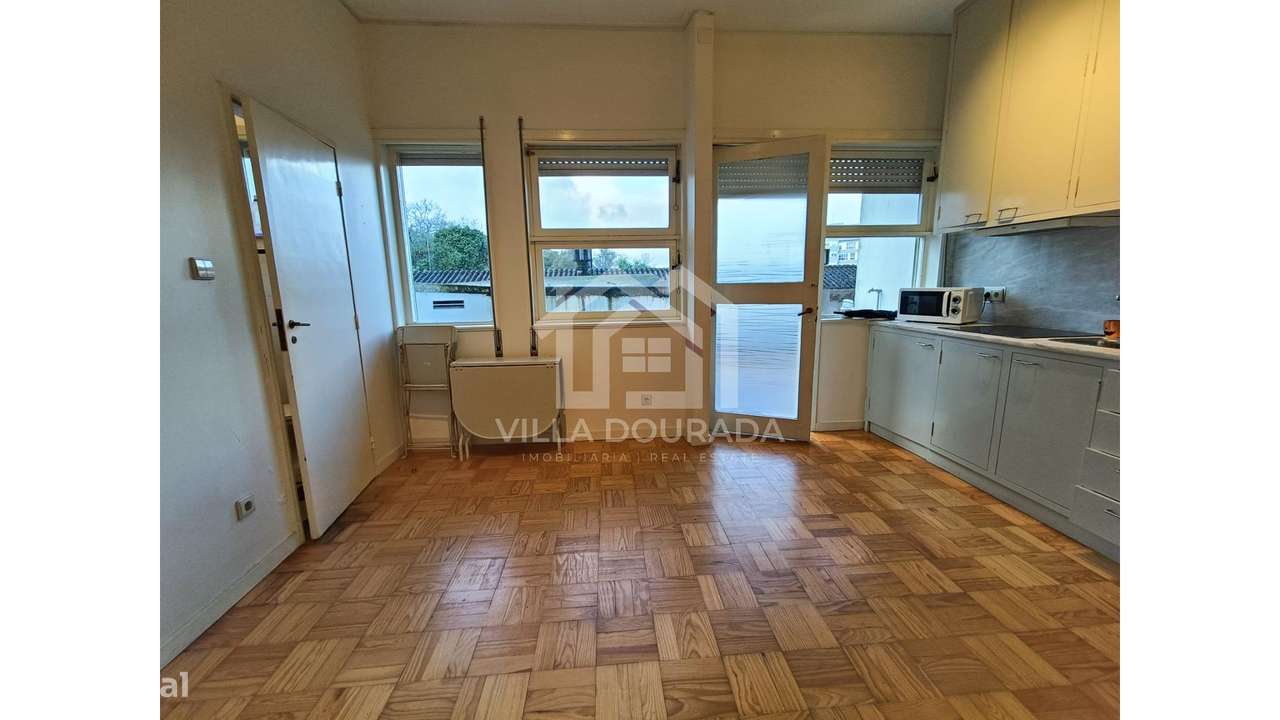 Apartamento T0 com cozinha equipada e localização central - Grande imagem: 3/13