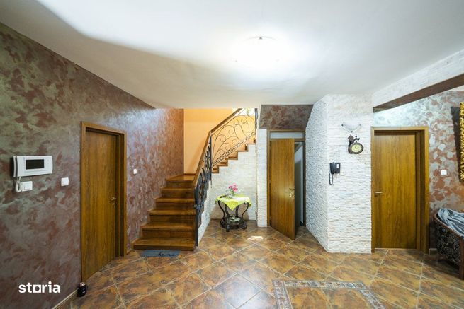 Casa 8 camere, 326 mp utili, teren 835 mp – cartier Rovine-Lapus Arg-18