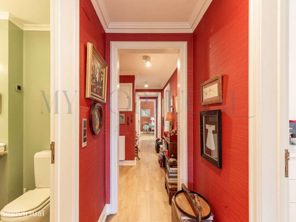 Elegância e História no Estoril: T2 com Vista Piscina no Condomínio...-9