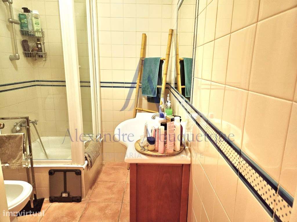 Moradia Isolada T4 de Prestígio com Piscina e Jardim-24