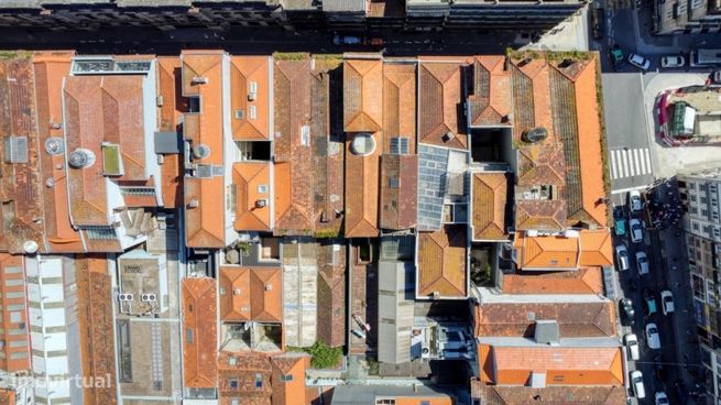 Prédio Histórico na Rua do Almada baixa do Porto-3