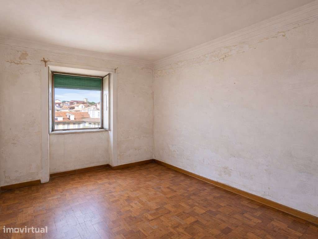 Prédio para Reabilitação na Morais Soares - Grande imagem: 4/21