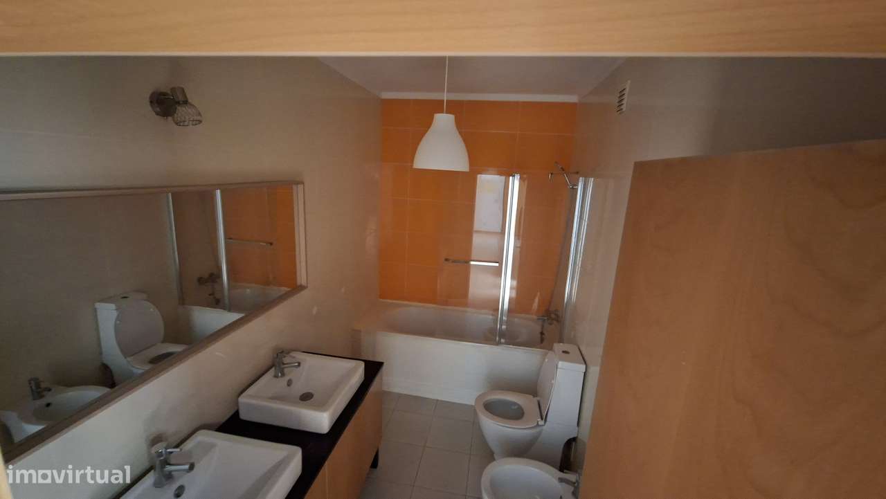 Apartamento T3 com 236m², Garagem, Lugar  estacionamento  Pinhal Novo-17