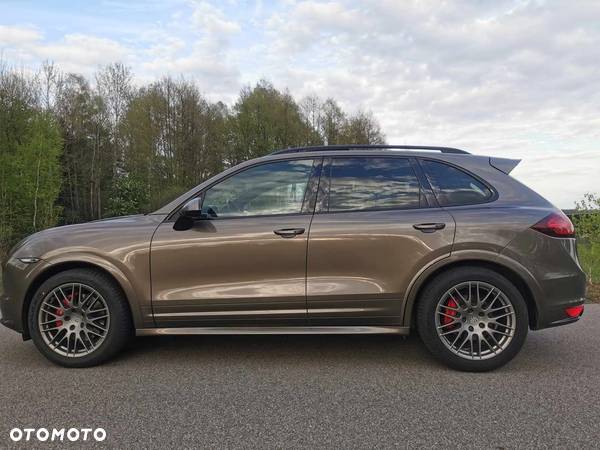 Porsche Cayenne GTS - 7