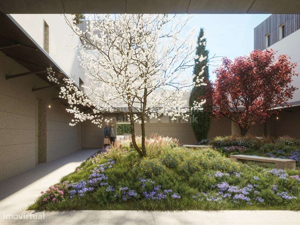 Apartamento T3 com jardim e garagem em condomínio no Porto-9