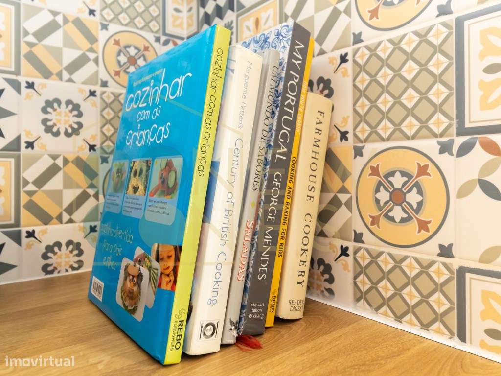 Apartamento T2 em Vila Maria - Semi-Renovado e Mobilado-8