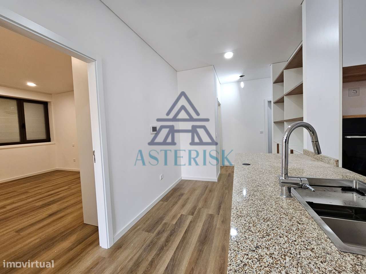 T2+1 Totalmente Remodelado a poucos minutos da Praia - Grande imagem: 3/15