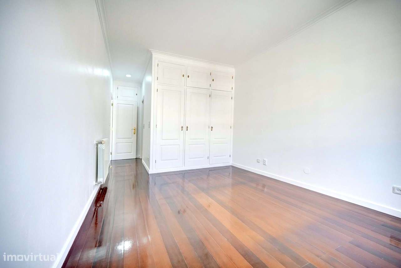 T2 com Vista Mar na Costa da Guia | Último Piso com Garagem Box Dupla-21