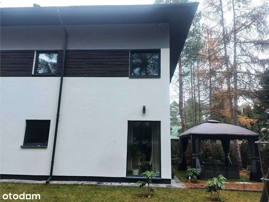 Komfortowy bliźniak z piękną leśną działką-12