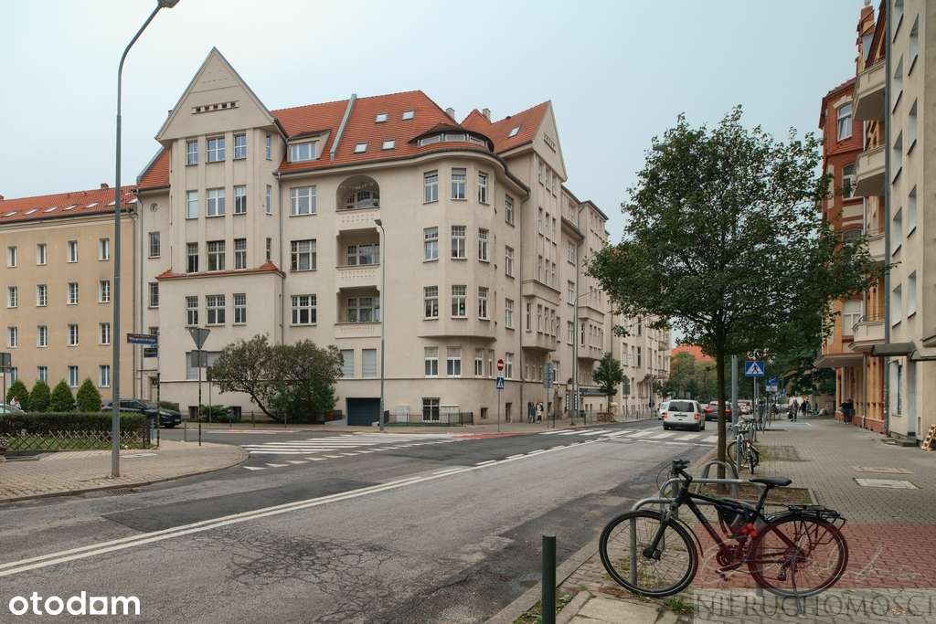 Z dużym tarasem z widokiem w super lokalizacji-11